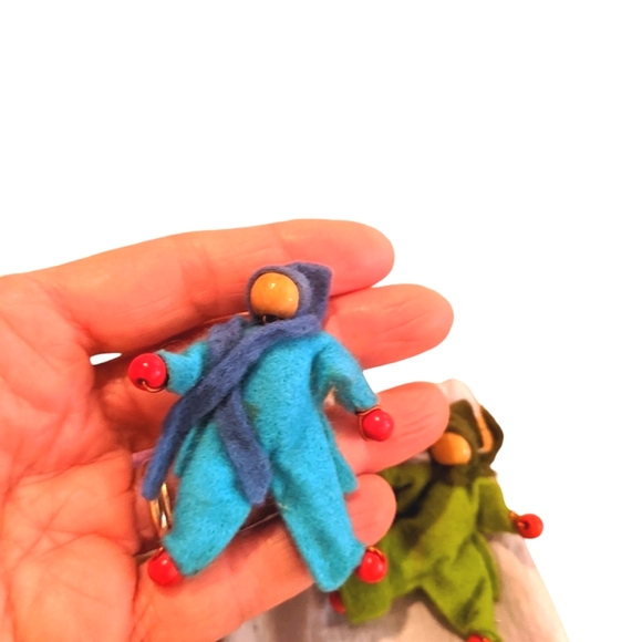 Vintage Handcrafted poseable Amish Dolls in handcrafted bag drawstring Pouch - Picture 13 of 16